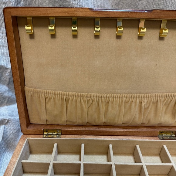 Vintage Centurion jewelry box - Picture 2 of 9